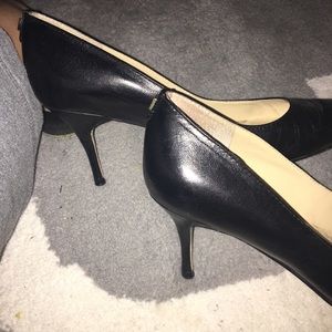 Ivanka Trump black pumps